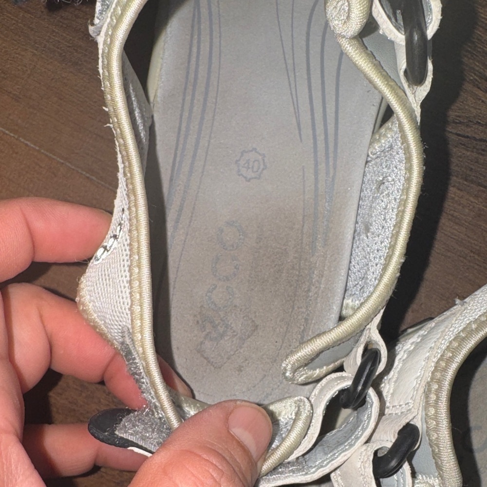 Ecco Women's Cream and Black Sandals - Picture 10 of 11